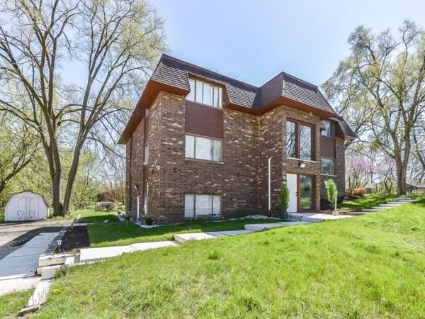 9275 Brookside Drive, Unit B, Whitmore Lake, MI 48189