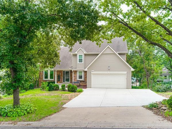13723 W 75th Place, Lenexa, KS 66216