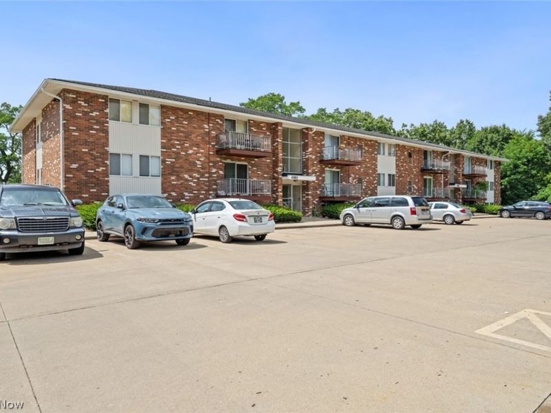 4383 Inner Circle Drive, Unit B21, Brunswick, OH 44212 Photo 1