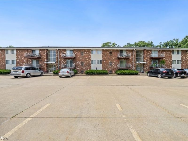 4383 Inner Circle Drive, Unit B21, Brunswick, OH 44212 Photo 2