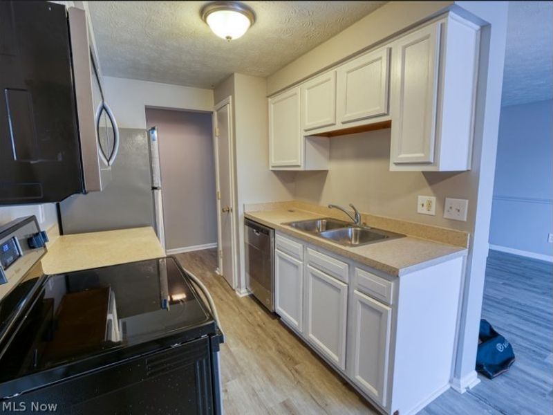 4383 Inner Circle Drive, Unit B21, Brunswick, OH 44212 Photo 9