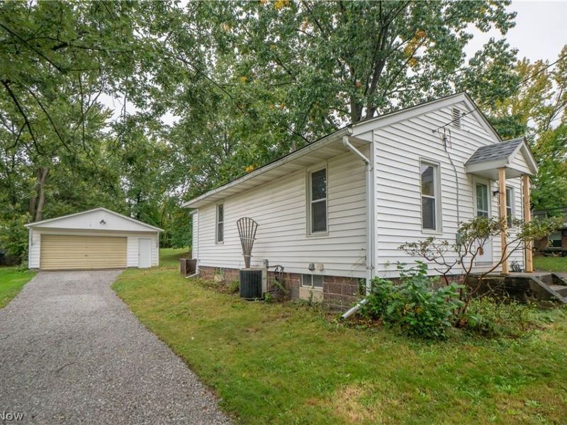2325 Eastlawn Avenue, Akron, OH 44305 Photo 1