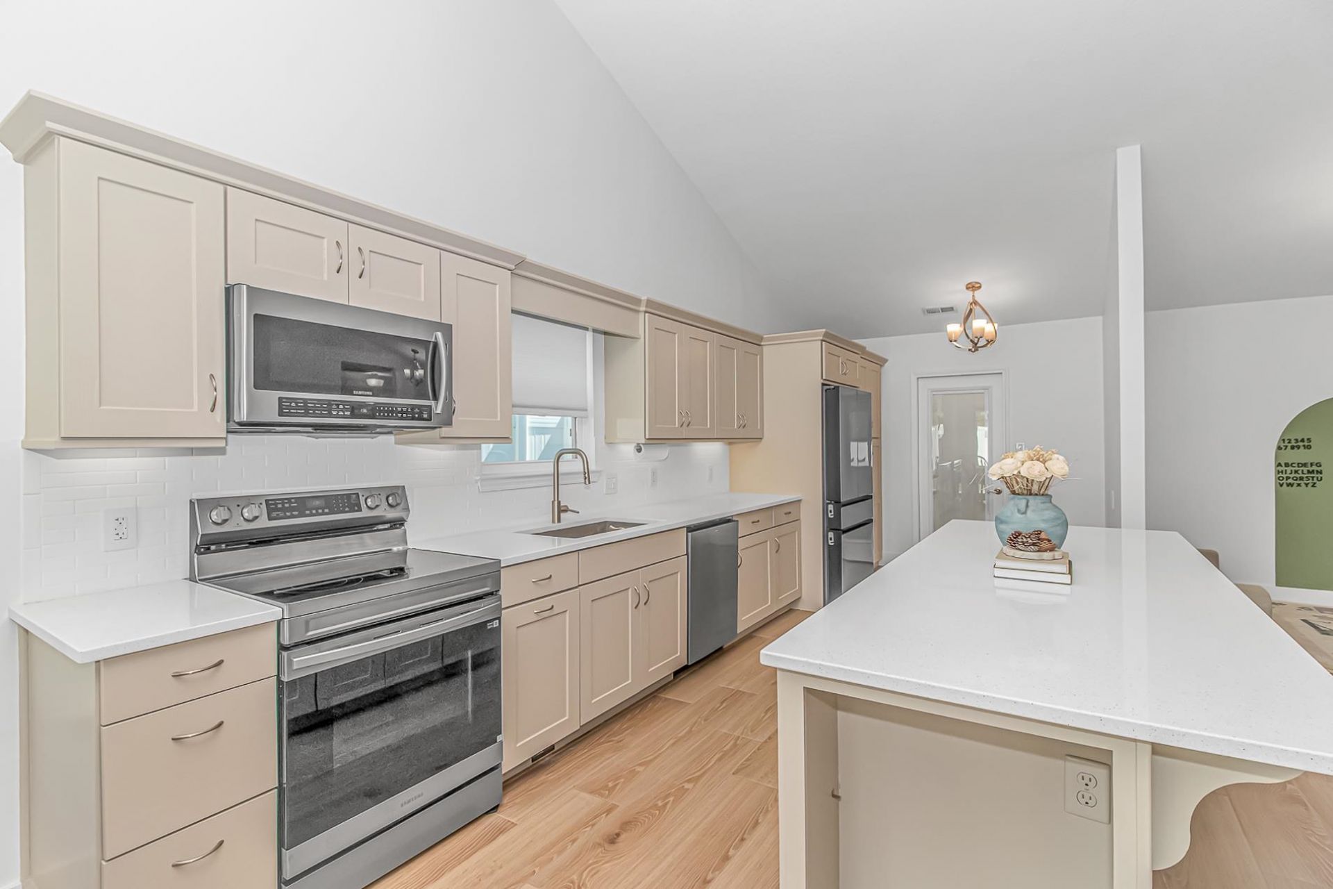 128 Dusty Trail Ln. Photo 9