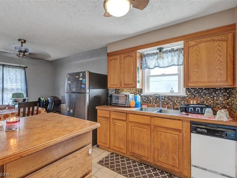 4427 Albertly Avenue, Parma, OH 44134 Photo 7