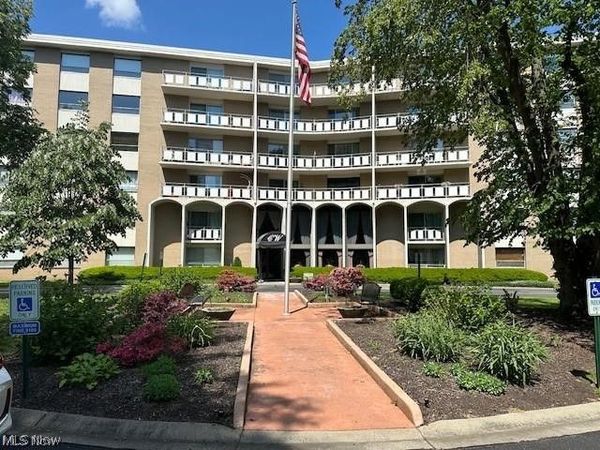 3400 Wooster Road, Unit 218, Rocky River, OH 44116