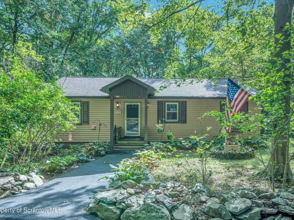 2139 Sky High Drive, Bartonsville, PA 18321