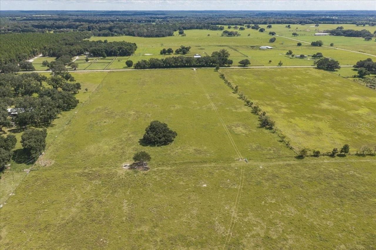 Se 215th Avenue , Morriston, FL 32668 Photo