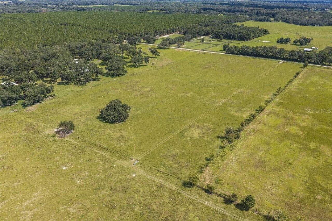 Se 215th Avenue , Morriston, FL 32668 Photo