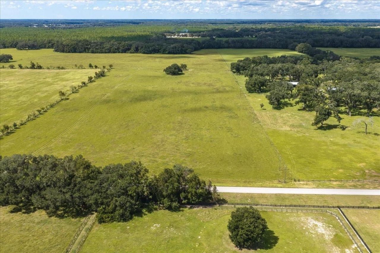 Se 215th Avenue , Morriston, FL 32668 Photo