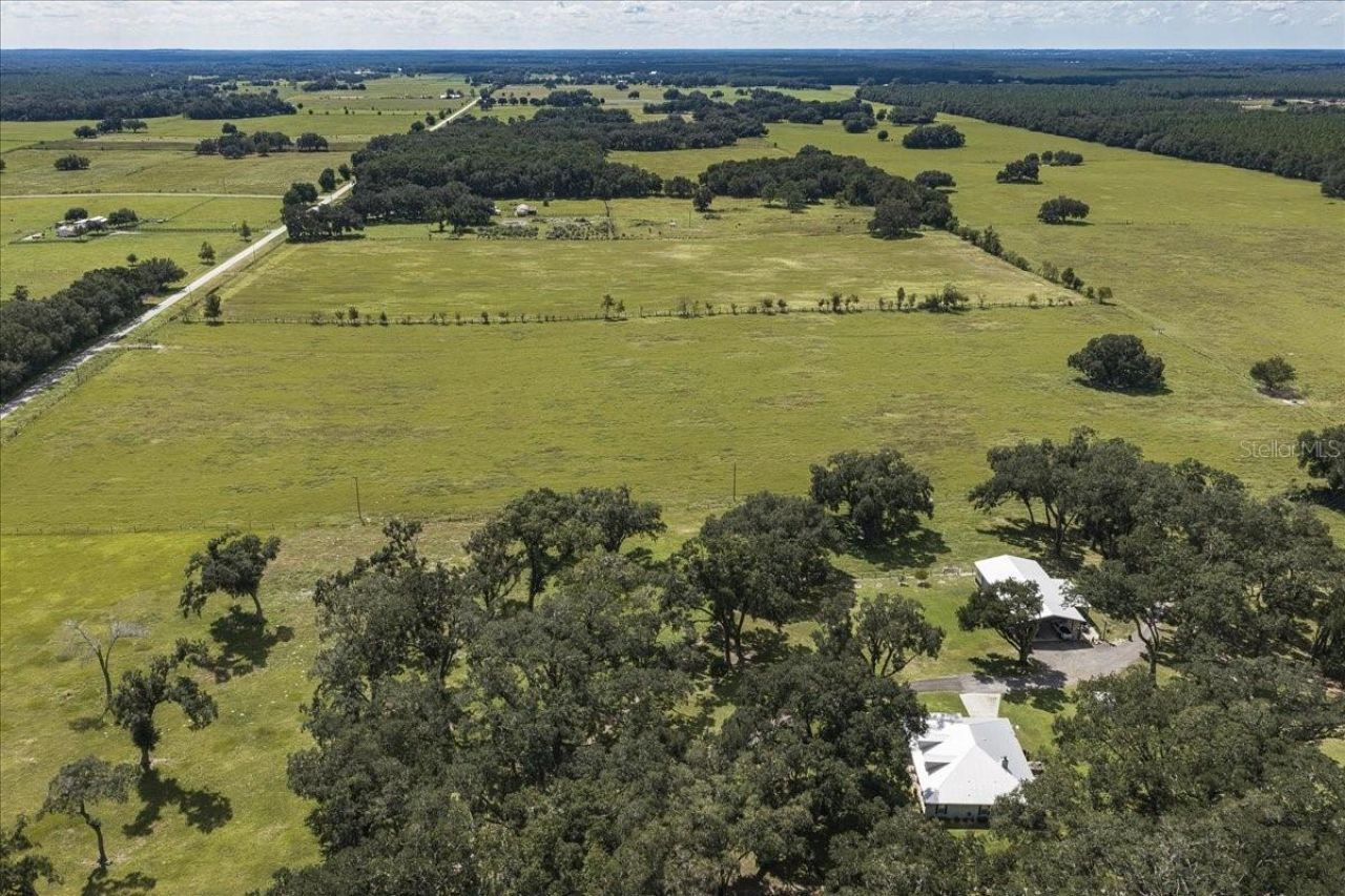 Se 215th Avenue , Morriston, FL 32668 Photo
