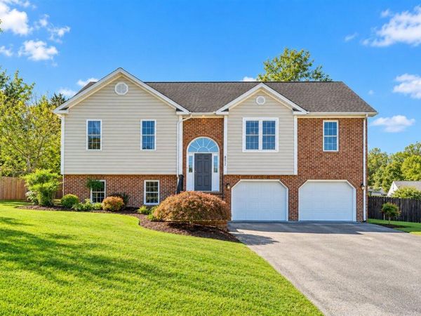 8012 Whittler CT, Roanoke, VA 24019