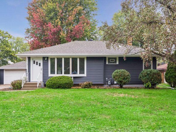 255 County Road C2 W, Roseville, MN 55113