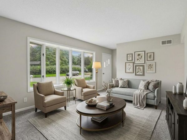255 County Road C2 W, Roseville, MN 55113