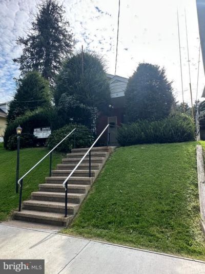 32 MORGANTOWN ROAD, WEST READING, PA 19611