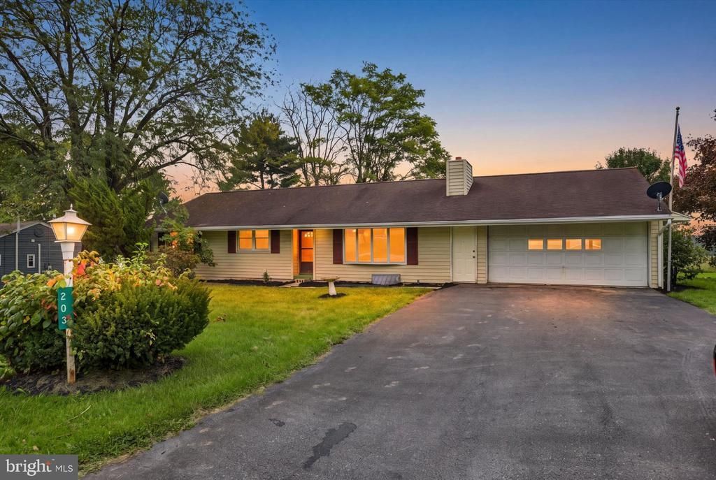 203 W MAIN STREET, FREDERICKSBURG, PA 17026