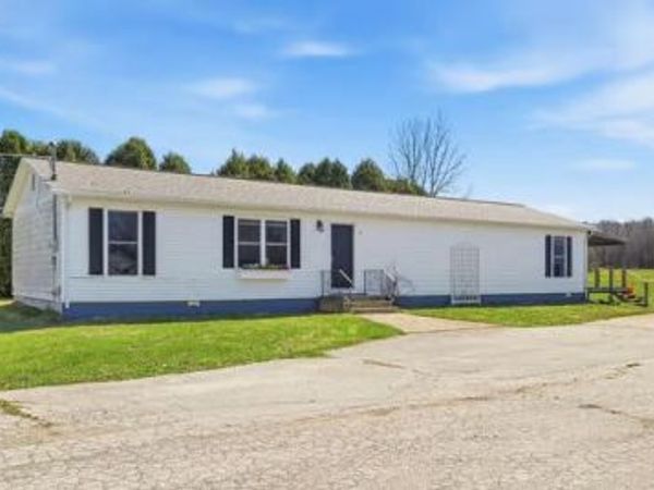 68715 66th Avenue Avenue, Watervliet, MI 49098