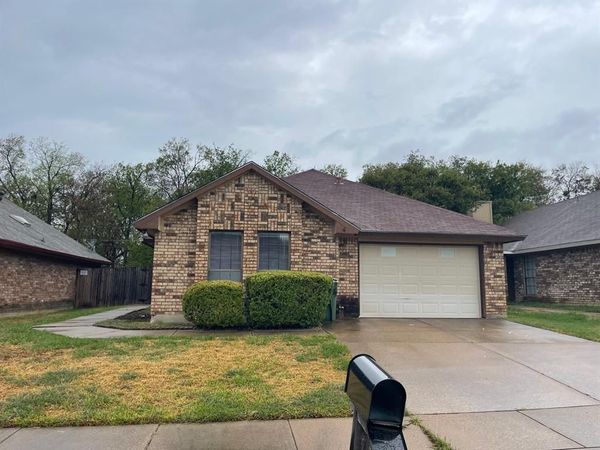 5606 Congressional Drive, Arlington, TX 76018