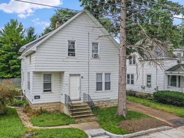 327 W 16TH AVENUE, Oshkosh, WI 54902