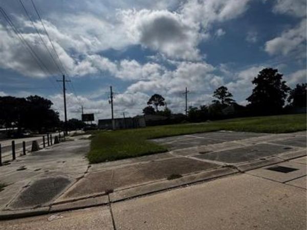 2521 LIVACCARI Drive, Violet, LA 70092