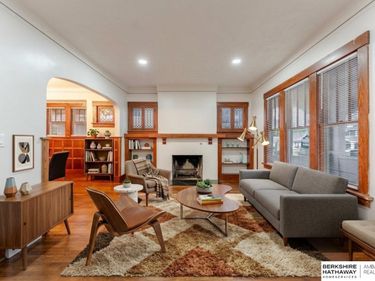 2870 Newport Avenue, Omaha, NE 68112