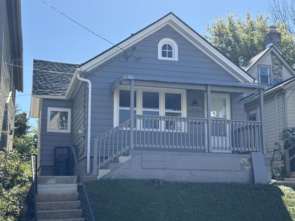 1017 E Pearson St, Milwaukee, WI 53202