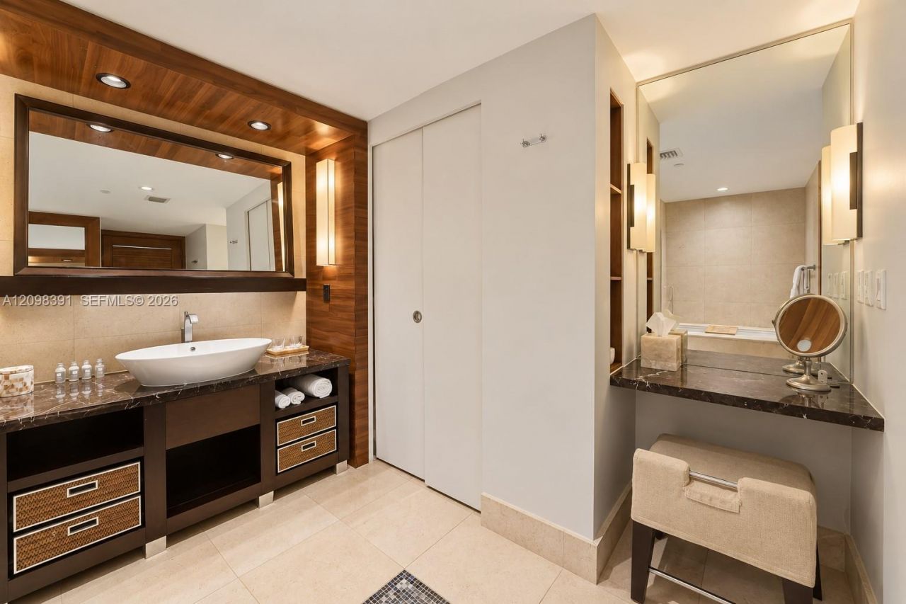 6801 Collins Ave, Unit 811, Miami Beach, FL 33141 Photo