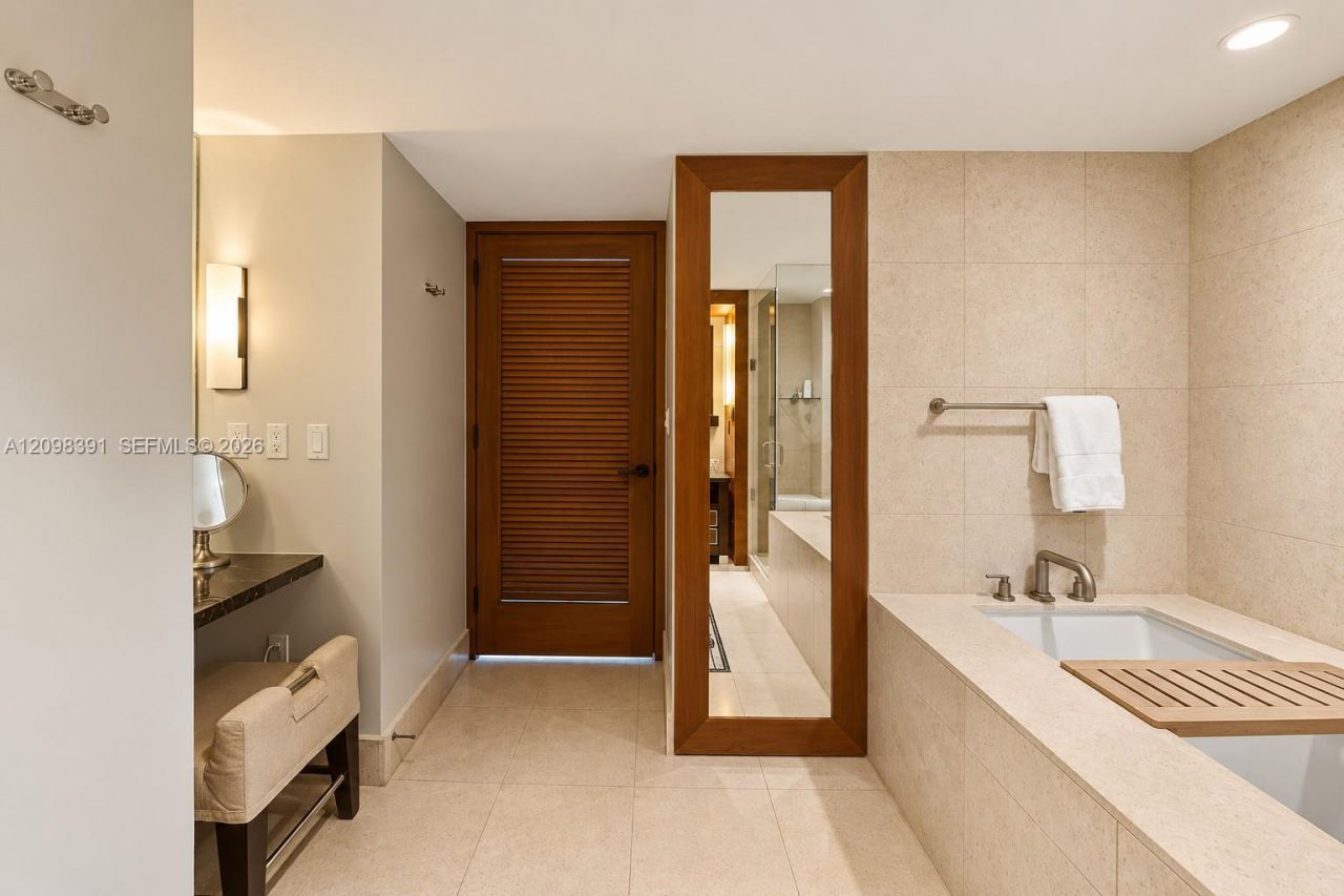 6801 Collins Ave, Unit 811, Miami Beach, FL 33141 Photo