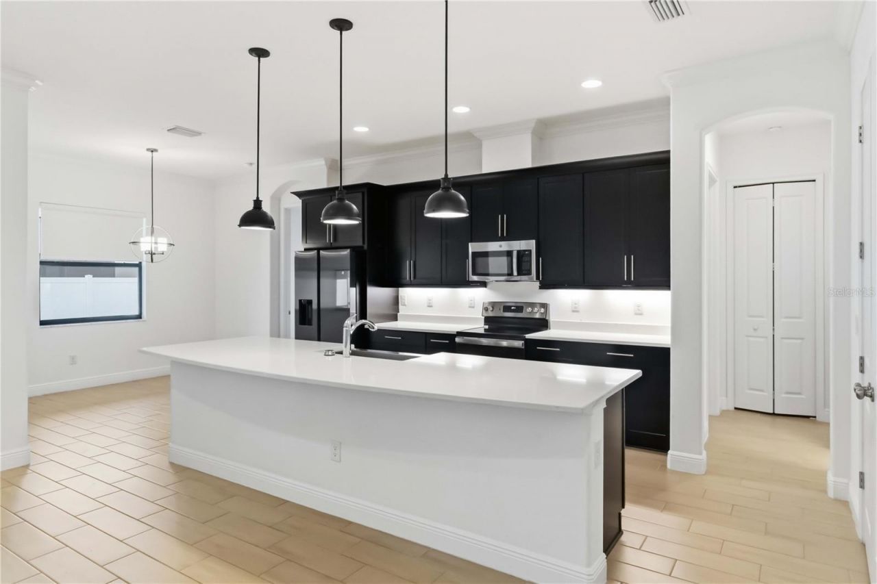 4028 Salida Delsol Drive , Sun City Center, FL 33573 Photo