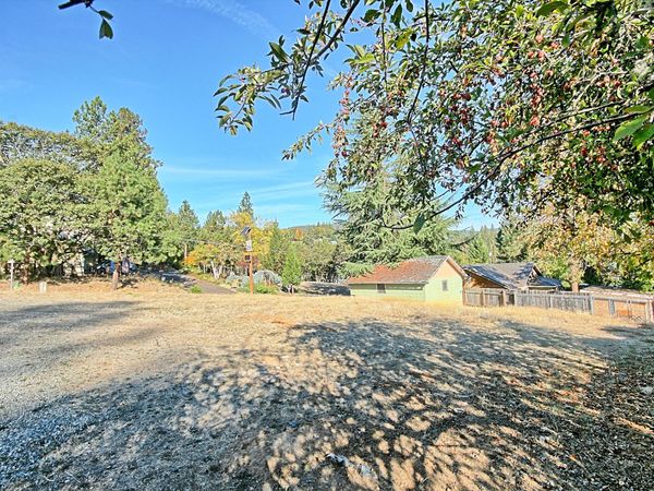 Applegate Street, Unit 2700, Jacksonville, OR 97530