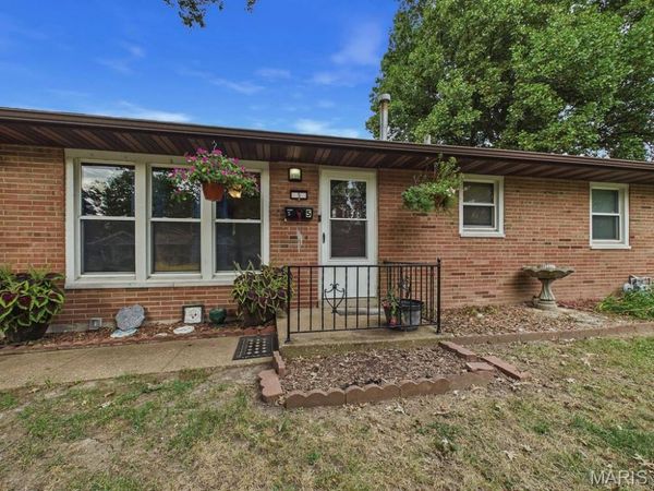 5 Riviera Drive Drive , Granite City, IL 62040