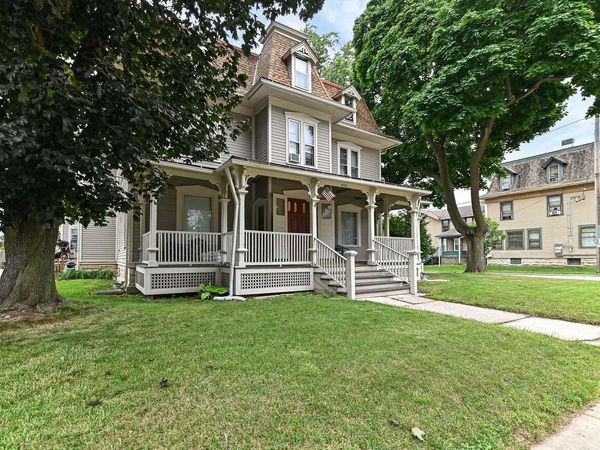 402 Wisconsin AVENUE, Unit 404-406, 7, Waukesha, WI 53186