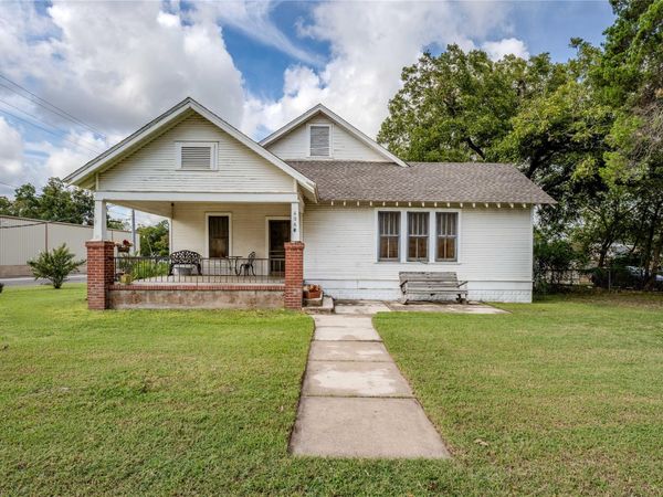 406 N Main ST, La Grange, TX 78945