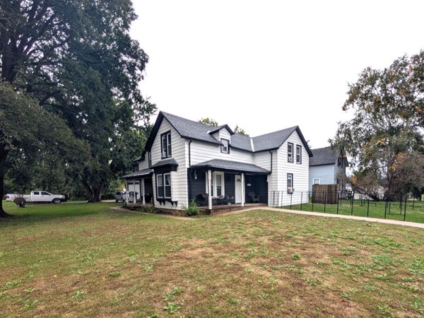 602 S Iowa Street, Charles City, IA 50616