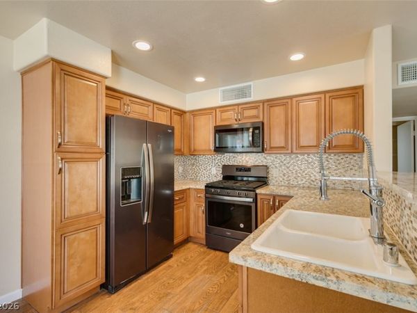 5710 E Tropicana Avenue , Unit 2046, Las Vegas, NV 89122