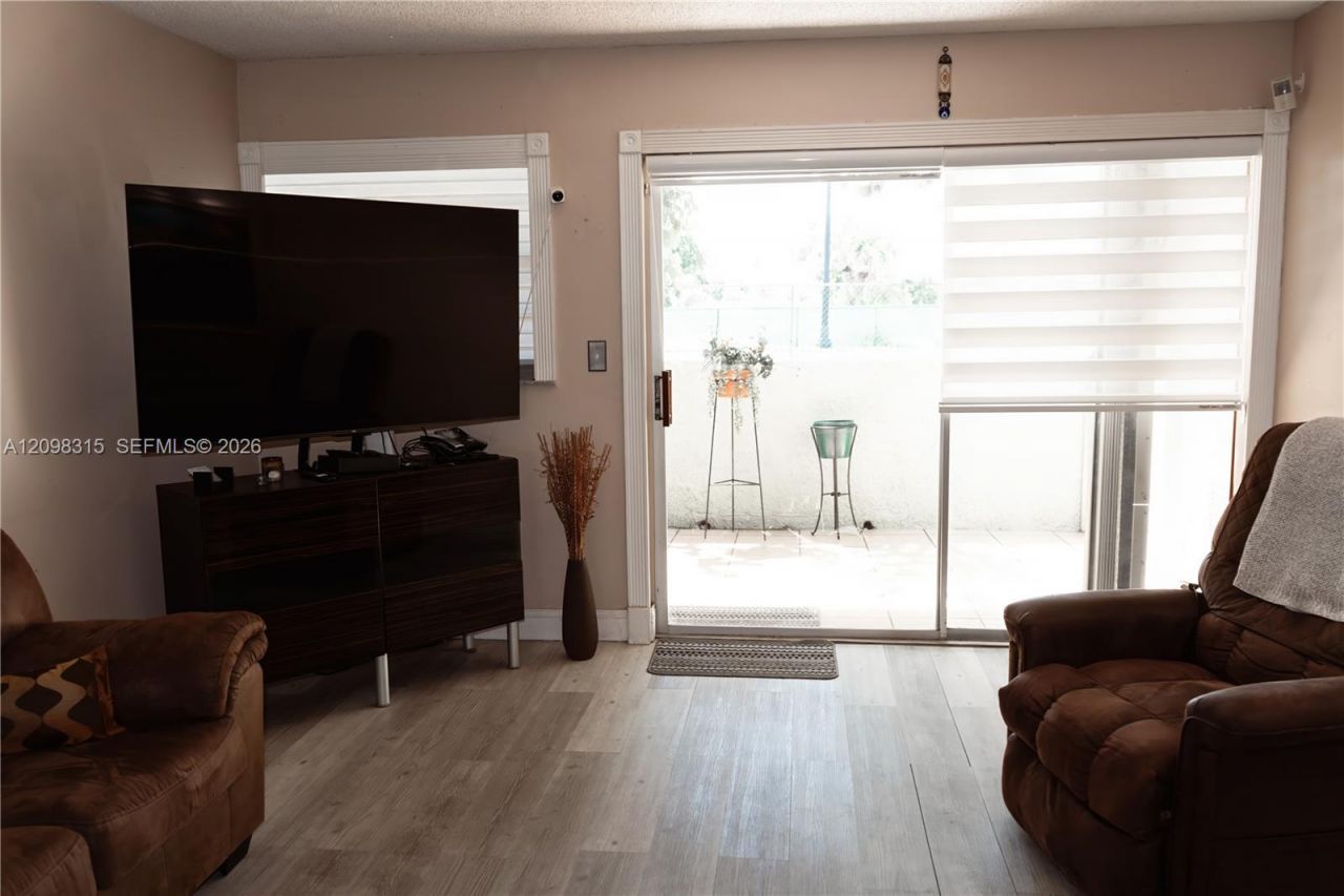 11113 NW 7th St, Unit 105-1, Miami, FL 33172 Photo