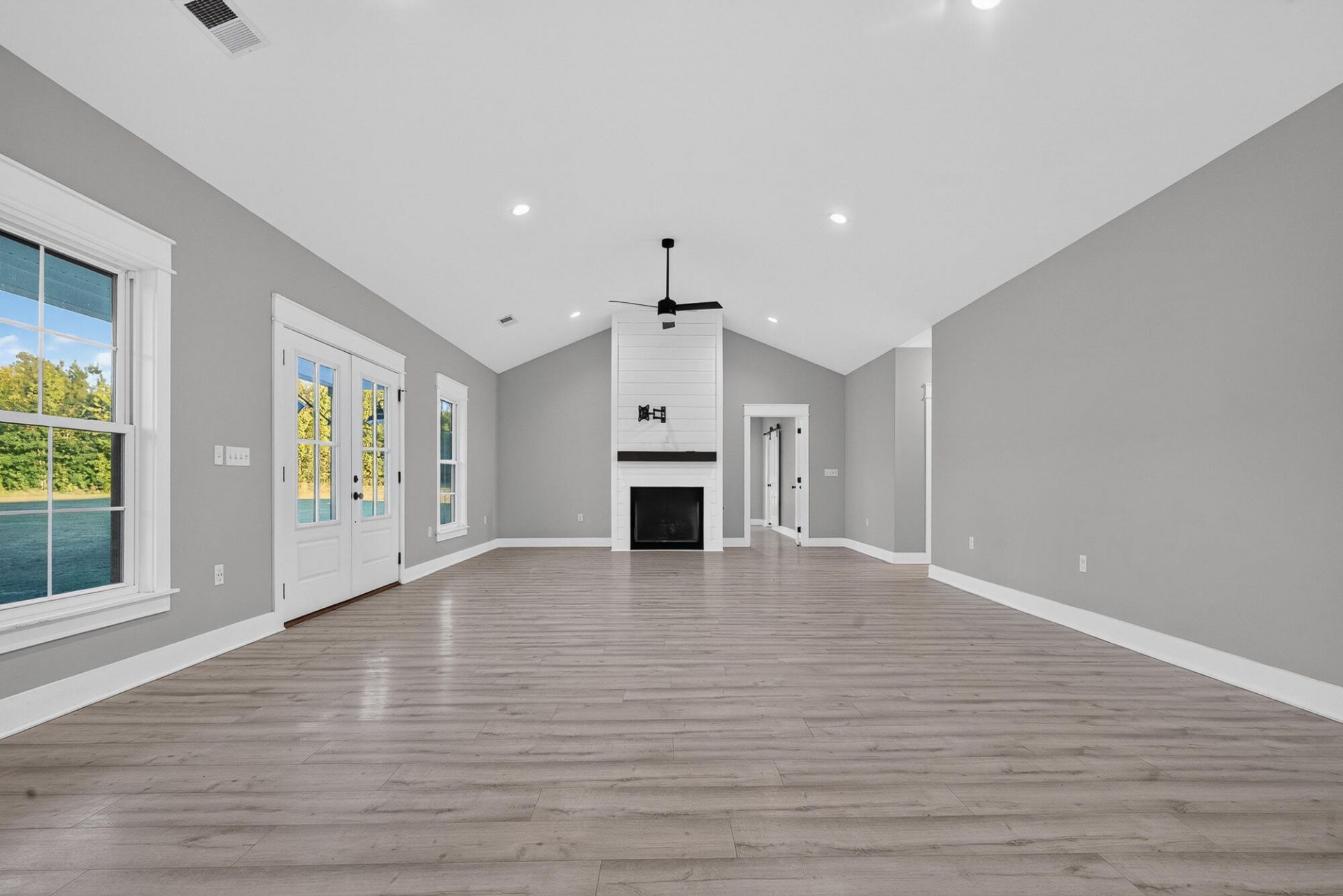 7068 Cameron Road Photo 18