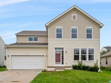 2410 S River Rock Drive, Papillion, NE 68046
