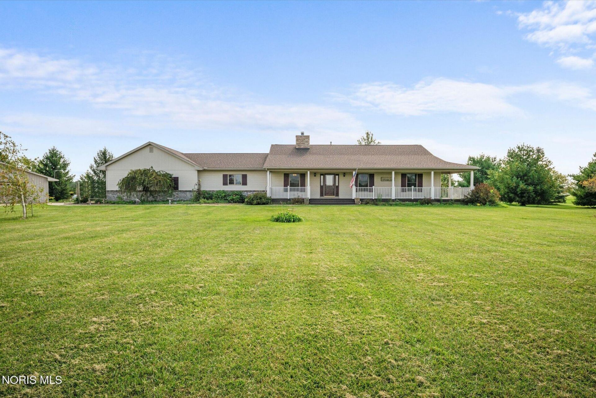 18397 Robinson Road, Bowling Green, OH 43402 Main Photo