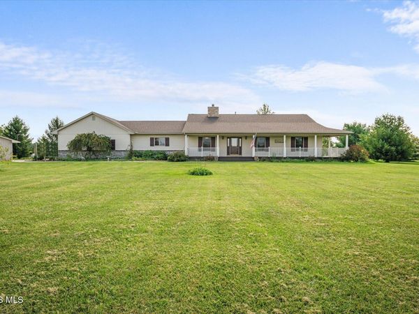 18397 Robinson Road, Bowling Green, OH 43402