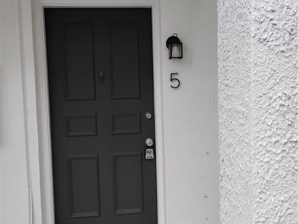116 SW JEFFERSON CIRCLE , Unit 5, ST PETERSBURG, FL 33703