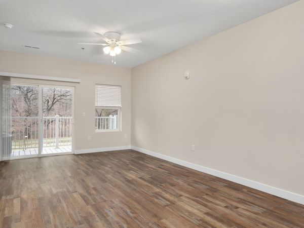1156 Devils Glen Road , Unit 111, Bettendorf, IA 52722