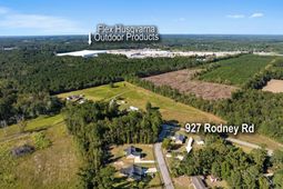 927 Rodney Road  photo 4