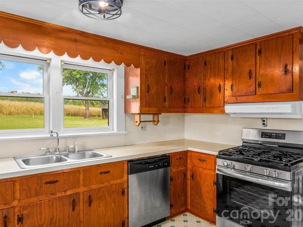 478 Randleman Road , Hamptonville, NC 27020