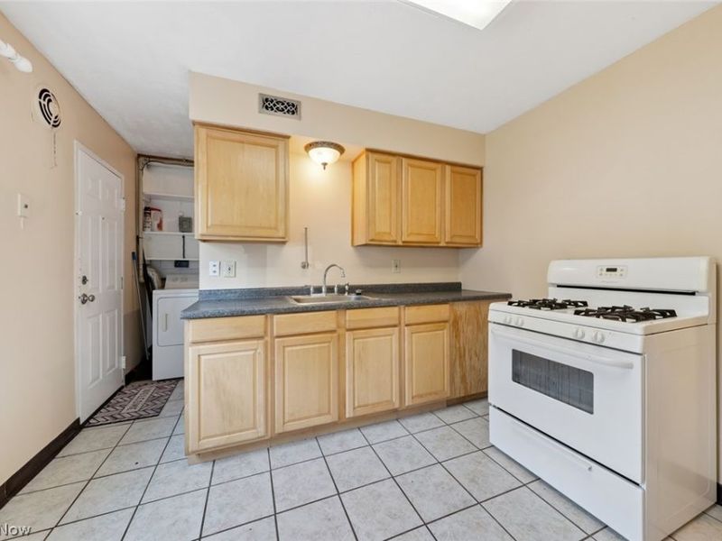 215 Dalepark Drive, Unit 5, Bedford, OH 44146 Photo 10