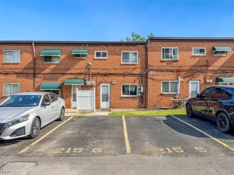 215 Dalepark Drive, Unit 5, Bedford, OH 44146 Photo 3