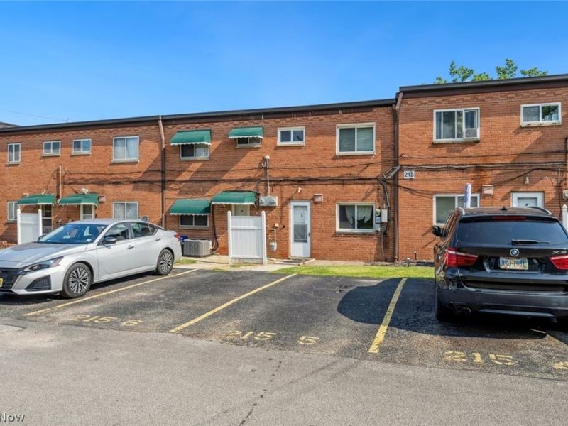 215 Dalepark Drive, Unit 5, Bedford, OH 44146 Photo 4
