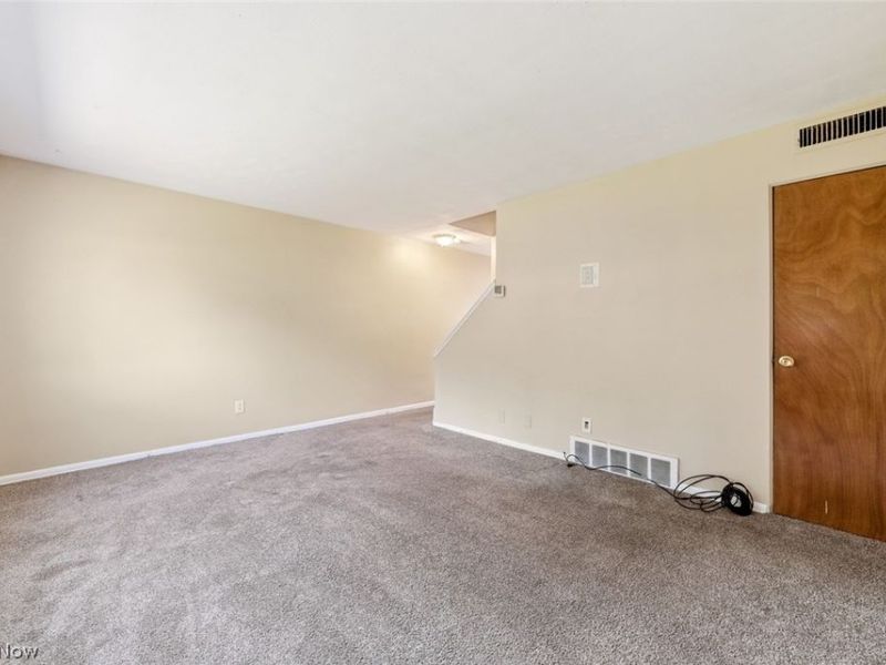 215 Dalepark Drive, Unit 5, Bedford, OH 44146 Photo 6