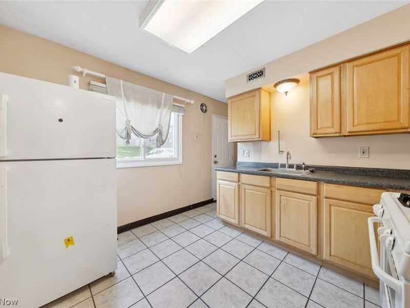 215 Dalepark Drive, Unit 5, Bedford, OH 44146 Photo 9