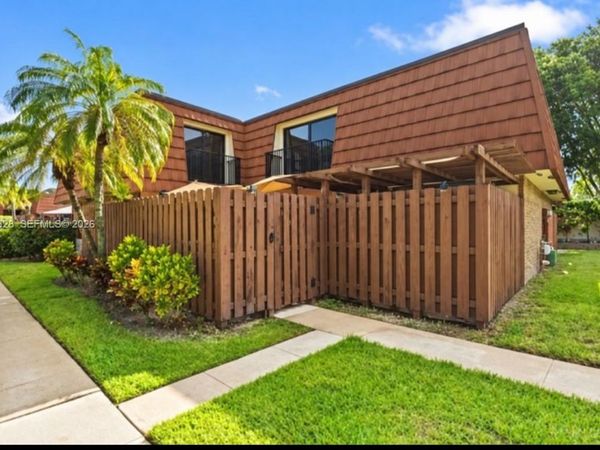 806 SW 119th Way , Davie, FL 33325