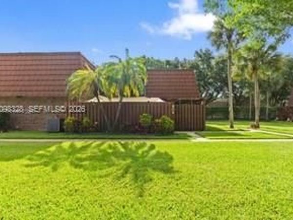 806 SW 119th Way , Davie, FL 33325
